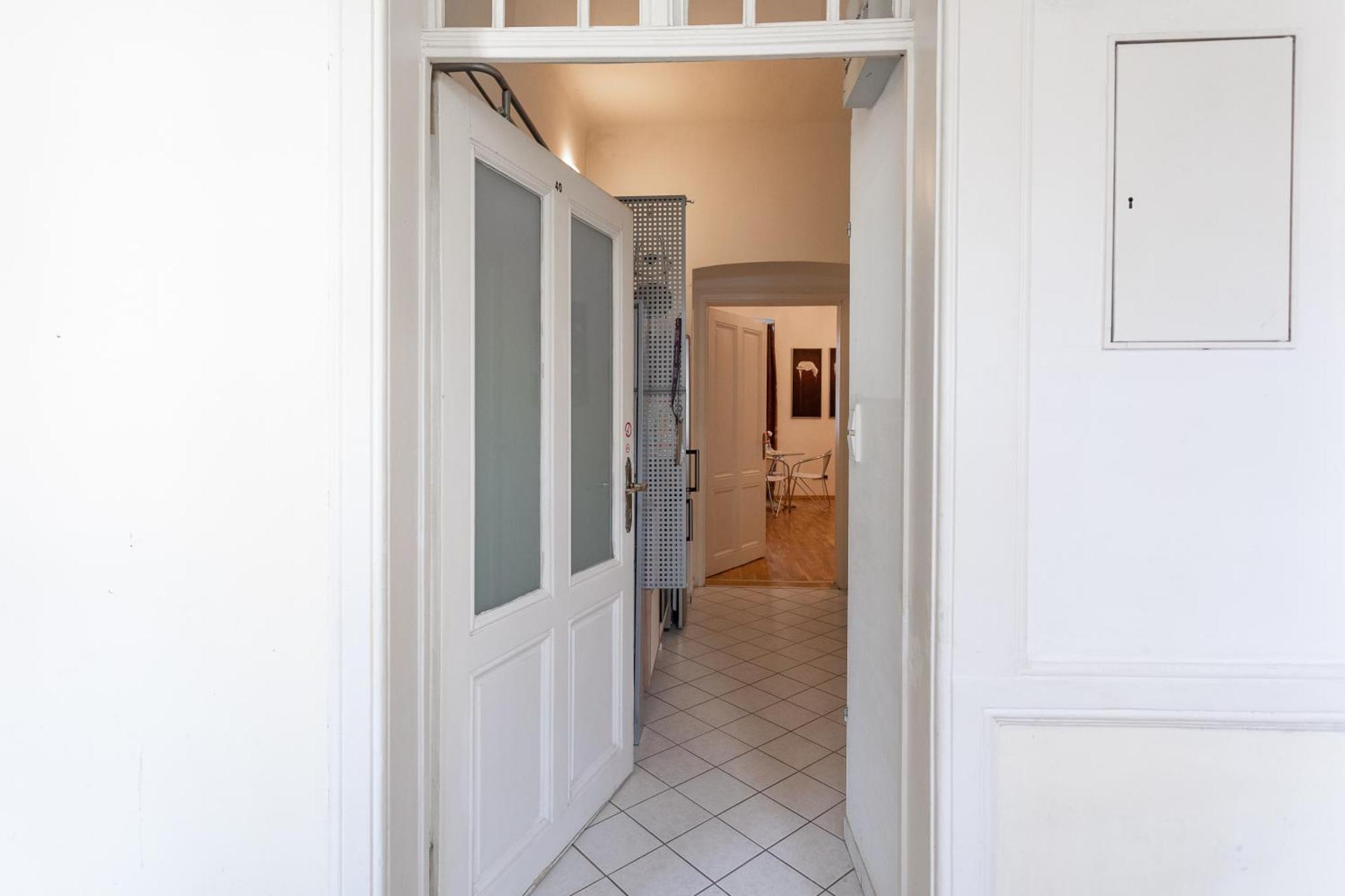 Central Garden Apartments Виена Стая снимка